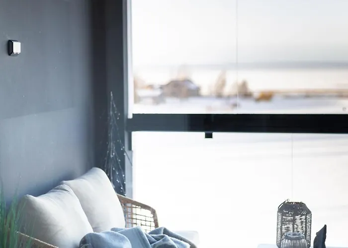 Matruusi - Upea Yksioe Merinaekoealalla - Kaeytoessaesi 2 Maastopyoeraeae