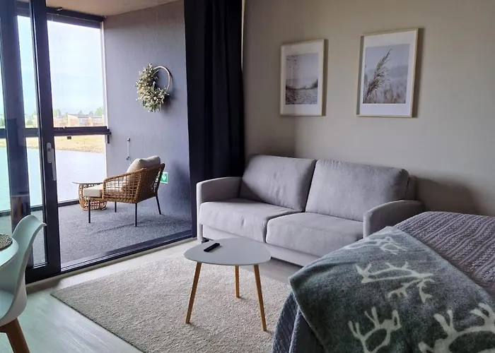 Matruusi - Upea Yksioe Merinaekoealalla - Kaeytoessaesi 2 Maastopyoeraeae *